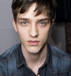 欧美严肃帅哥图片,冷峻魅力，诠释经典风度